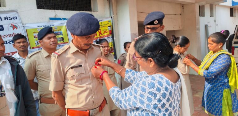  સુખસર તાલુકાના મોટીઢઢેલી પ્રાથમિક આરોગ્ય કેન્દ્ર દ્વારા પોર્ટેબલ એક્સરે કેમ્પનું આયોજન કરાયું*  *સુખસર સી.એચ.સી દ્વારા સુખસર પોલીસ સ્ટેશનમાં વિશ્વ એઇડ્સ દિવસની ઉજવણી કરવામાં આવી*