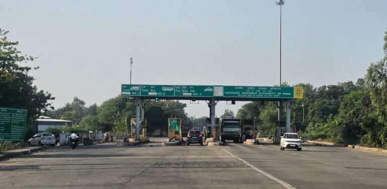  ગોવિંદ ગુરુ લીમડી તાલુકાના વરોડ ટોલ પ્લાઝા પર સ્થાનિકોમાં રોષ, મુક્તિનો મુદ્દો ફરી ચર્ચામાં  લોકલ વાહન ચાલકો પાસેથી જબરદસ્તી વસૂલાત ટોલ ટેક્સ