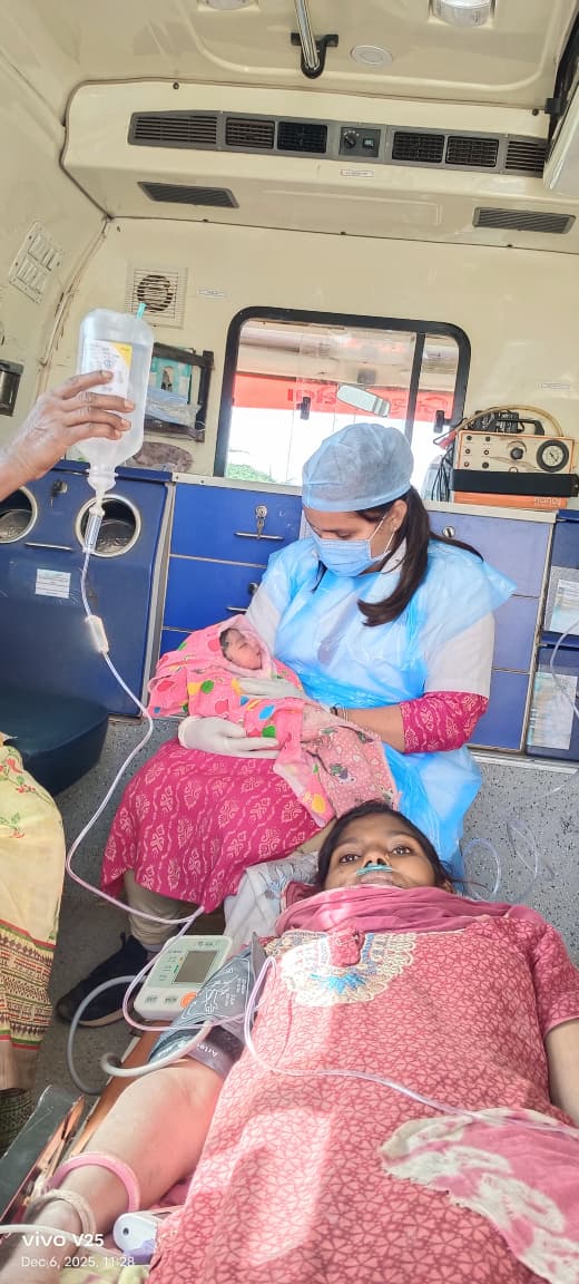 ગુરુ ગોવિંદ લીમડી ખાતે સગર્ભા મહિલાની રસ્તામાં જ ‘108’ ટીમે કરાવી સફળ પ્રસૂતિ – EMT અંજુ લબાનાનું સાહસ, માતા-બાળક બંને સલામત