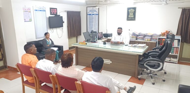ઝાલોદમાં SDM ની અધ્યક્ષતામાં SIR ની કામગીરીની વિગતવાર ચર્ચા સંદર્ભે રાજકીય આગેવાનો-BLO સાથે બેઠક યોજાઈ. 