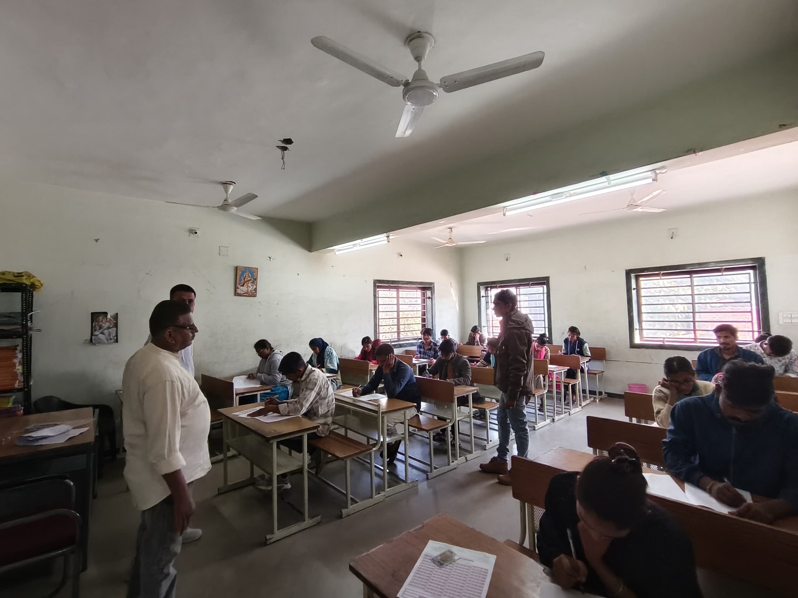 દાહોદમાં બિરસા આદિવાસી સાર્વજનિક ટ્રસ્ટ દ્વારા જ્ઞાન સ્મૃતિ દિવસ નિમિત્તે પરીક્ષાનું ભવ્ય આયોજન કરાયું.