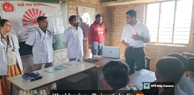  ગામે ગામ આરોગ્ય કિરણ : દાહોદ જીલ્લામાં આરોગ્યનું ઉજાસ કિરણ*  *શાંતિનિકેતન હાઈસ્કુલ ખાખરીયા ખાતે યોજાયેલ સ્કુલ હેલ્થ પ્રોગ્રામની જિલ્લા વિકાસ અધિકારીશ્રીએ લીધી મુલાકાત*