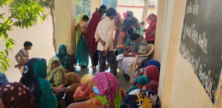  *પોટ્રેબલ એક્સ-રે મશીન દ્વારા ધાનપુર તાલુકાના નવાનગર પીએચસીના આંબાકાચ તેમજ ટોકરવા ખાતે ટીબીના વનરેબલ સ્ક્રીનિંગ: (આંબાકાચ-૧૭૦ તેમજ ટોકરવા -૯૫) લાભાર્થીઓની કરાઇ તપાસ*   *સૌ સાથે મળીને બનાવીએ ટીબી મુક્ત ભારત*