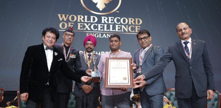 સંતરામપુરના વરિષ્ઠ પત્રકારને દિલ્હીના ભારત મંડપમ ખાતે પ્રતિષ્ઠિત “એમિનેન્સ એક્સેલેન્ટ એવોર્ડ”થી સન્માનિત કરાયા..  ઇલિયાશભાઈ શેખને નવી દિલ્હીના ભારત મંડપમ ખાતે પ્રતિષ્ઠિત “એમિનેન્સ એક્સેલેન્ટ એવોર્ડ”થી સન્માનિત કરાયા હતા.