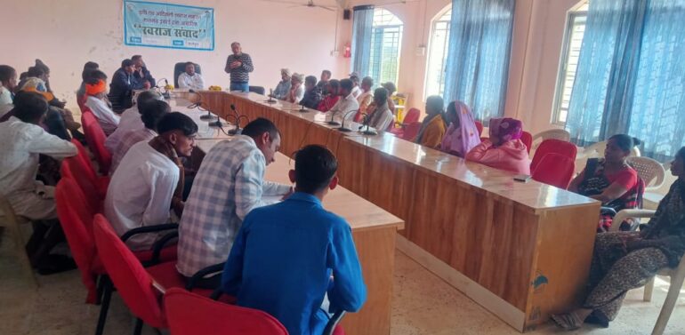 ફતેપુરા તાલુકા પંચાયત કચેરી ખાતે વાગ્ધારા સંસ્થા દ્વારા સરકારી વિભાગો સાથે એક દિવસીય સંવાદ કાર્યક્રમ યોજાયો*  *ખેડૂતલક્ષી વિવિધ યોજનાઓ સહિત ફાયદા તેમજ પશુપાલન વિશે ઉપસ્થિત ખેડૂતોને વિસ્તાર પૂર્વક સમજ આપવામાં આવી*