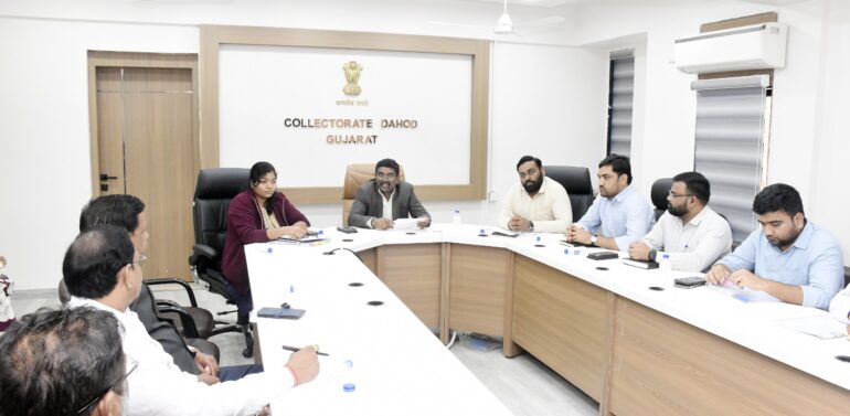 *મતદાર યાદી ખાસ સઘન સુધારણા કાર્યક્રમ દાહોદ*  *દાહોદની કુલ ૬ વિધાનસભા વિસ્તારની ડ્રાફ્ટ મતદાર યાદી પ્રસિદ્ધ* કરાઈ