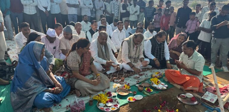 દેવગઢ બારિયા તાલુકાના પાનમ નદી ઉપર કન્સ્ટ્રકશન ઓફ બ્રિજનું જીલ્લા પંચાયતના પ્રમુખશ્રી કરણસિંહ ડામોર અને સાંસદશ્રી જશવંતસિંહ ભાભોરના હસ્તે કરાયું ખાતમુહૂર્ત*   *ધાનપુર તાલુકાના પાનમ નદી ઉપર કન્સ્ટ્રકશન ઓફ મેજર બ્રિજનુ જિલ્લા પ્રમુખશ્રી, સાંસદશ્રી, ધારાસભ્યશ્રીના હસ્તે કરાયું ખાતમુહૂર્ત* 