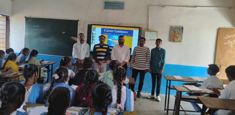 *શ્રી માધ્યમિક એન્ડ ઉચ્ચ માધ્યમિક શાળા પેથાપૂર હાઈસ્કૂલમાં કારકિર્દી માર્ગ દર્શન શિબિર યોજાઈ* 