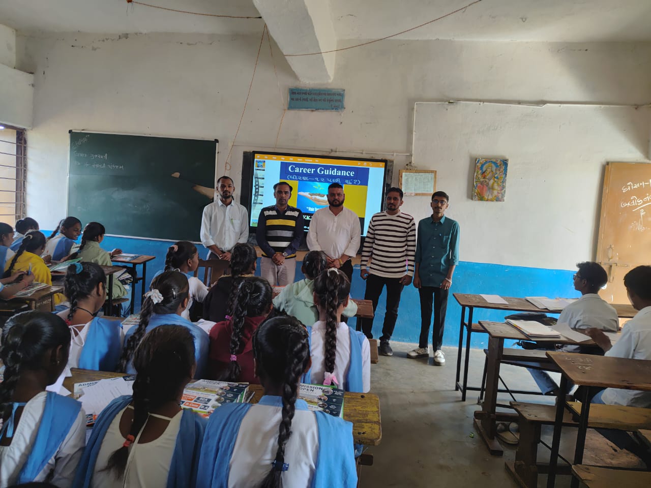 *શ્રી માધ્યમિક એન્ડ ઉચ્ચ માધ્યમિક શાળા પેથાપૂર હાઈસ્કૂલમાં કારકિર્દી માર્ગ દર્શન શિબિર યોજાઈ* 
