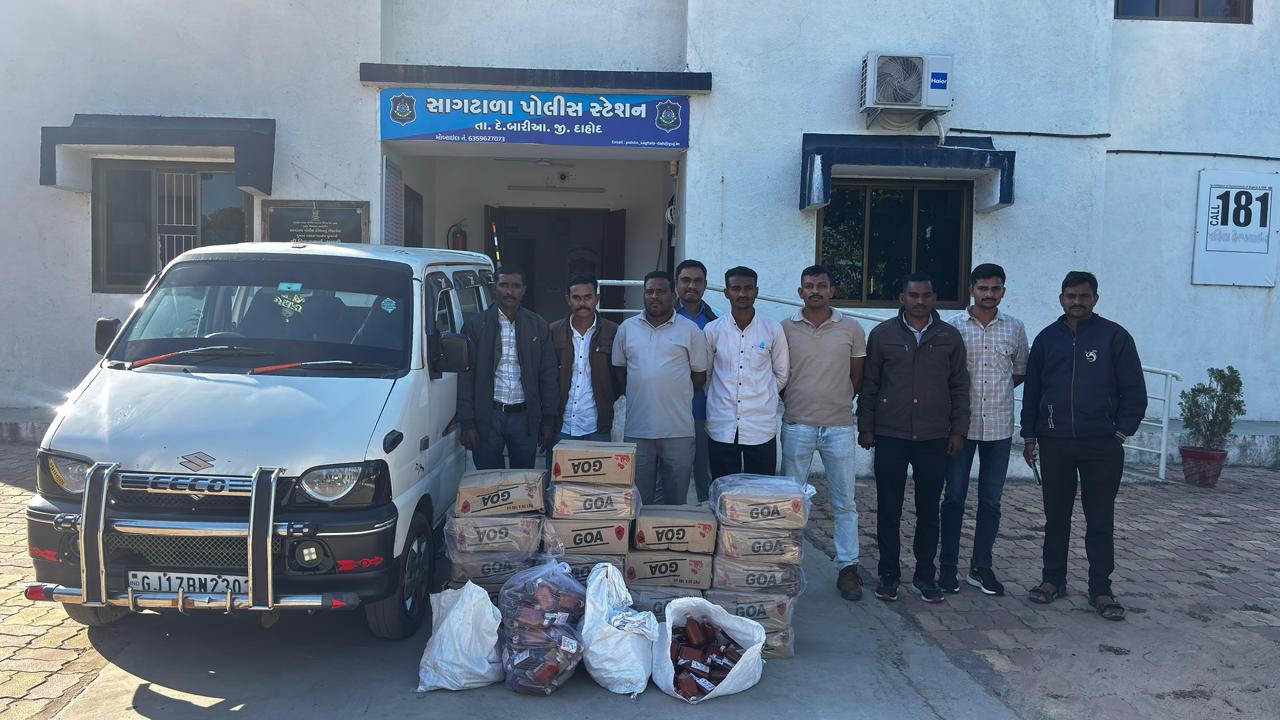 દેવગઢ બારીઆમાં વિદેશી દારૂનો મોટો જથ્થો ઝડપાયો | ઈક્કો ગાડીમાંથી ₹4.53 લાખનો મુદ્દામાલ કબજે.