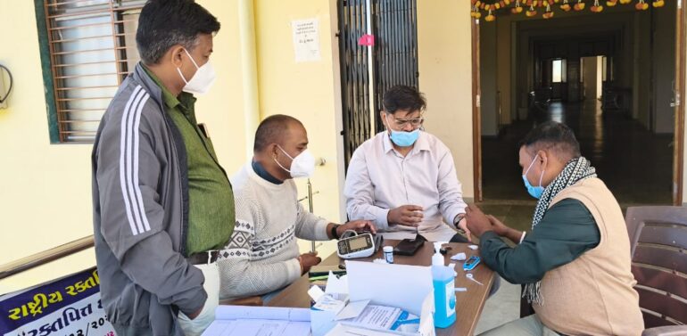 ઝાલોદ તાલુકાના પ્રાથમિક આરોગ્ય કેન્દ્ર મહુડી ખાતે 100 દિવસની સઘન ટીબી નિર્મૂલન ઝુંબેશ અંતર્ગત આરોગ્ય તપાસ કાર્યક્રમ યોજાયો ..