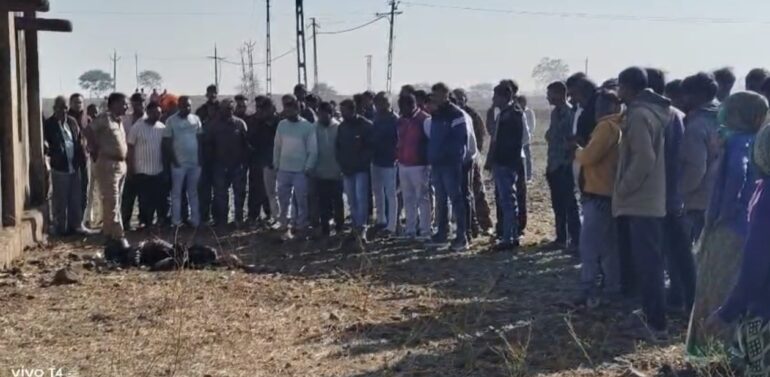  સંજેલીના રંગલી ઘાટીમાં મળેલી અર્ધબળેલી લાશનો ભેદ ખુલ્યો;મૃતક લીમડીના કારઠ ગામનો વતની, પોલીસ તપાસ શરૂ.!