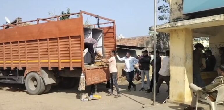  દાહોદ-MP સરહદે ખંગેલા ચેકપોસ્ટ પર કતવારા પોલીસની મોટી કાર્યવાહી, ₹75 લાખથી વધુનો વિદેશી દારૂ જપ્ત