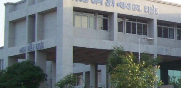 મંદબુદ્ધિ સગીરા સાથે દુષ્કર્મના કેસમાં કોર્ટનો ઐતિહાસિક નિર્ણય, એક લાખનો દંડ,વળતર ચૂકવવા ભલામણ..  દાહોદ સેશન્સ કોર્ટનો કડક ચુકાદો :પોક્સો કેસમાં આરોપીને આજીવન કેદ!